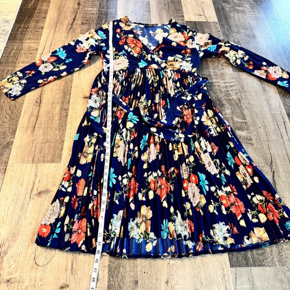 Beautiful Long Sleeve Pleated Floral Maxi Dress size US 12 - Picture 9 of 12